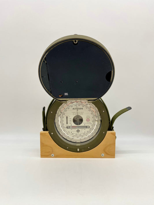 WW2 U.S. Military Altimeter by Wallace & Tiernan