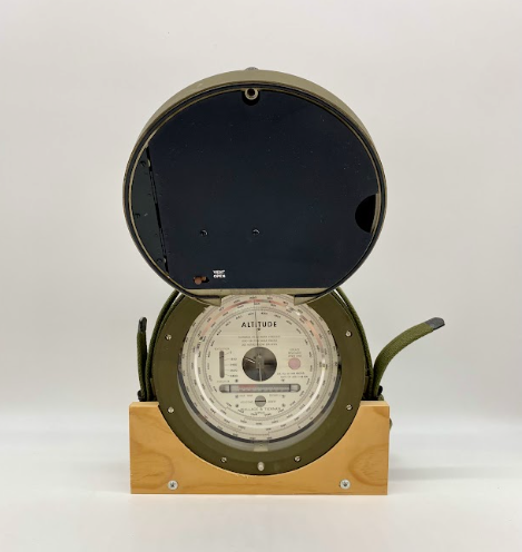 WW2 U.S. Military Altimeter by Wallace & Tiernan