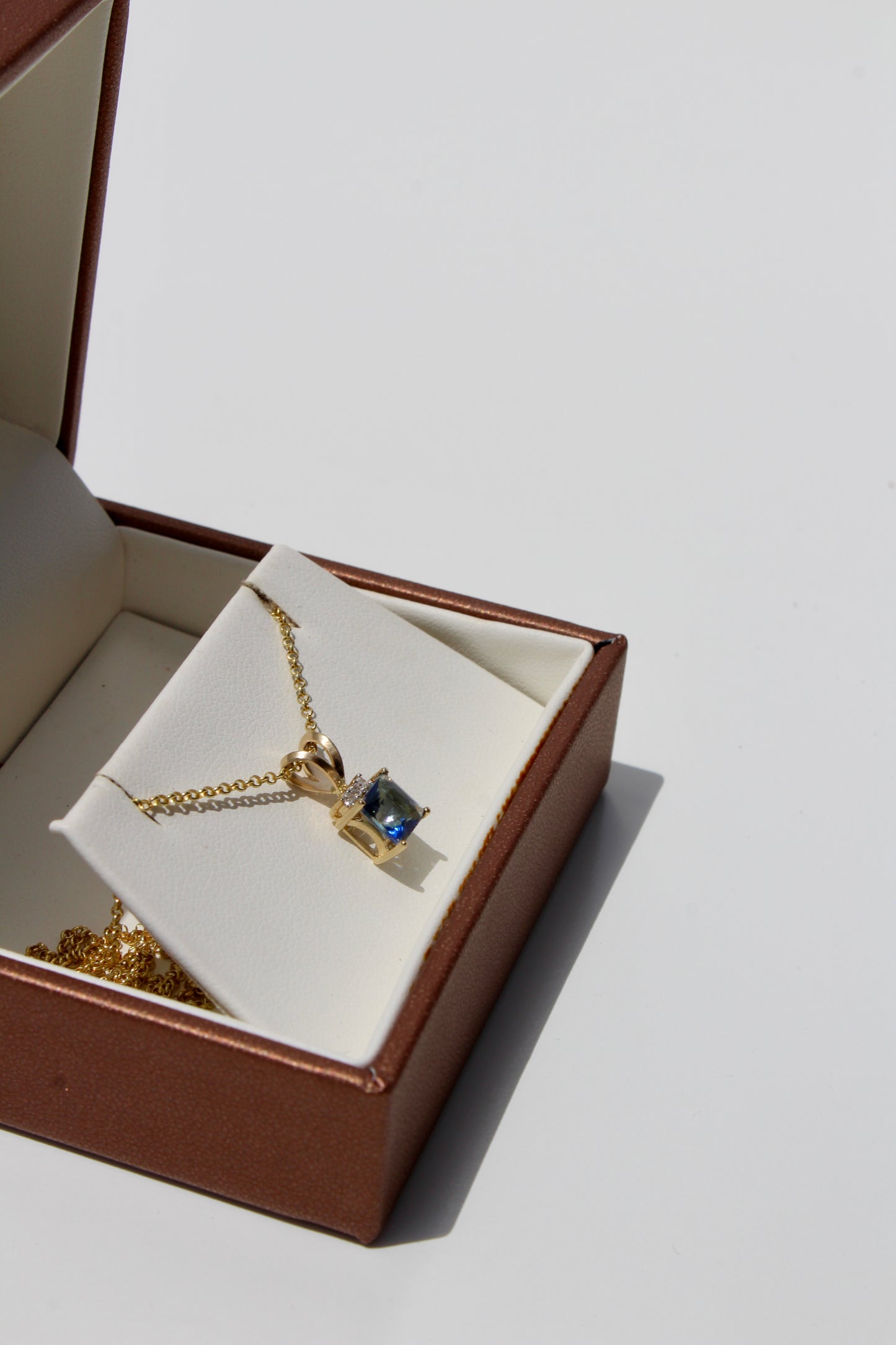 Alexandrite & Diamond Pendant, 1.37 Carats 10K Gold