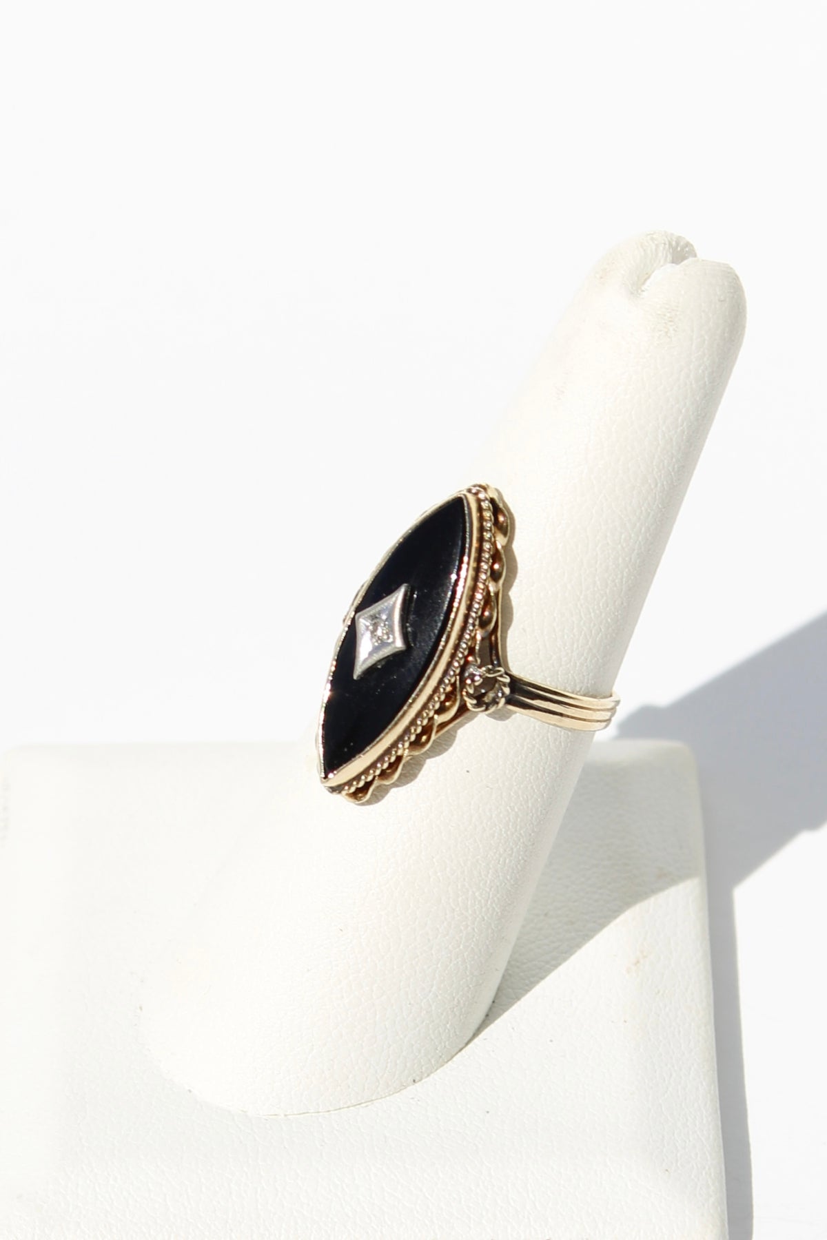 Edwardian Onyx & Diamond-Inlaid Ring, 2.53 Carats 18K Gold & Platinum