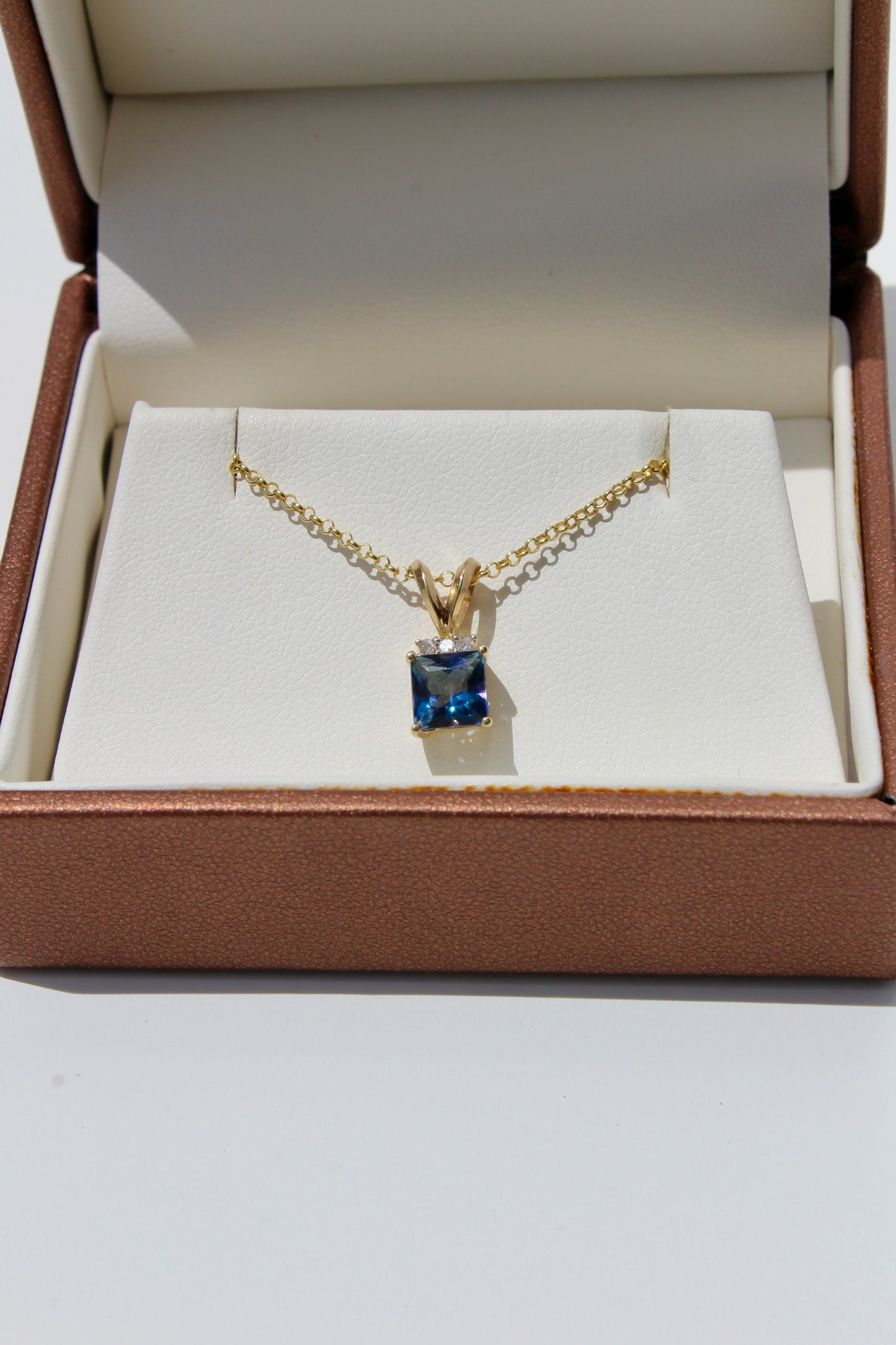 Alexandrite & Diamond Pendant, 1.37 Carats 10K Gold