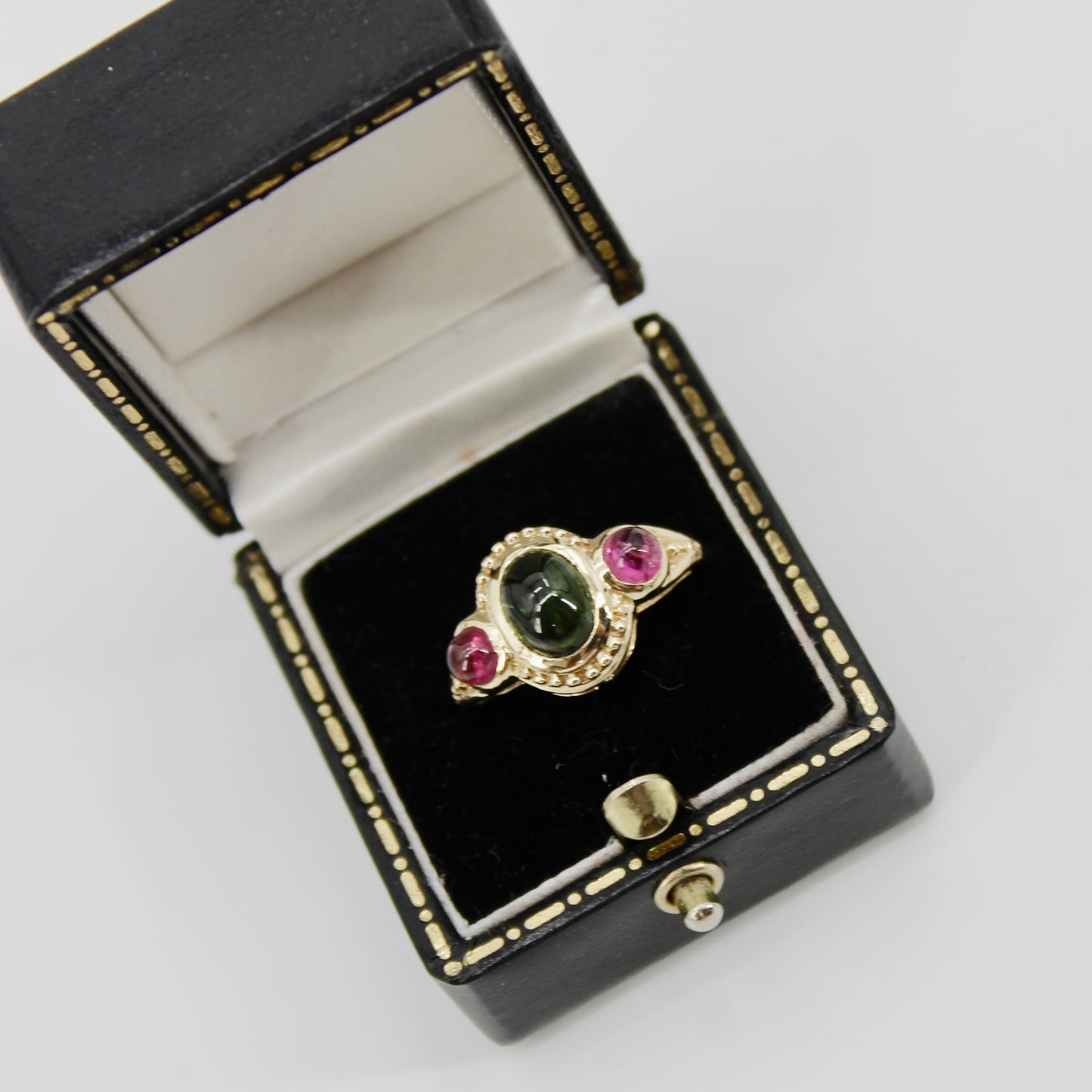 Antique Tourmaline Cabochon Ring, 2.1 Carats 10K Gold