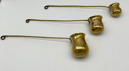 Louches de rationnement de whisky, de rhum et de brandy anciennes