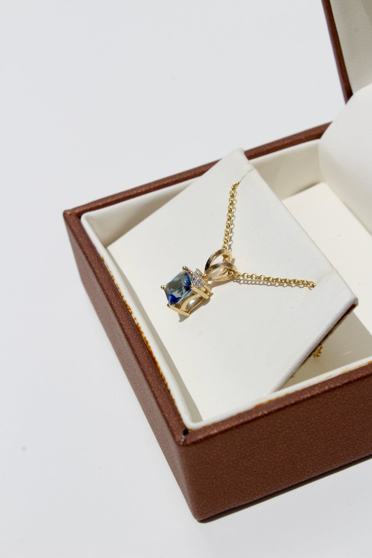 Alexandrite & Diamond Pendant, 1.37 Carats 10K Gold