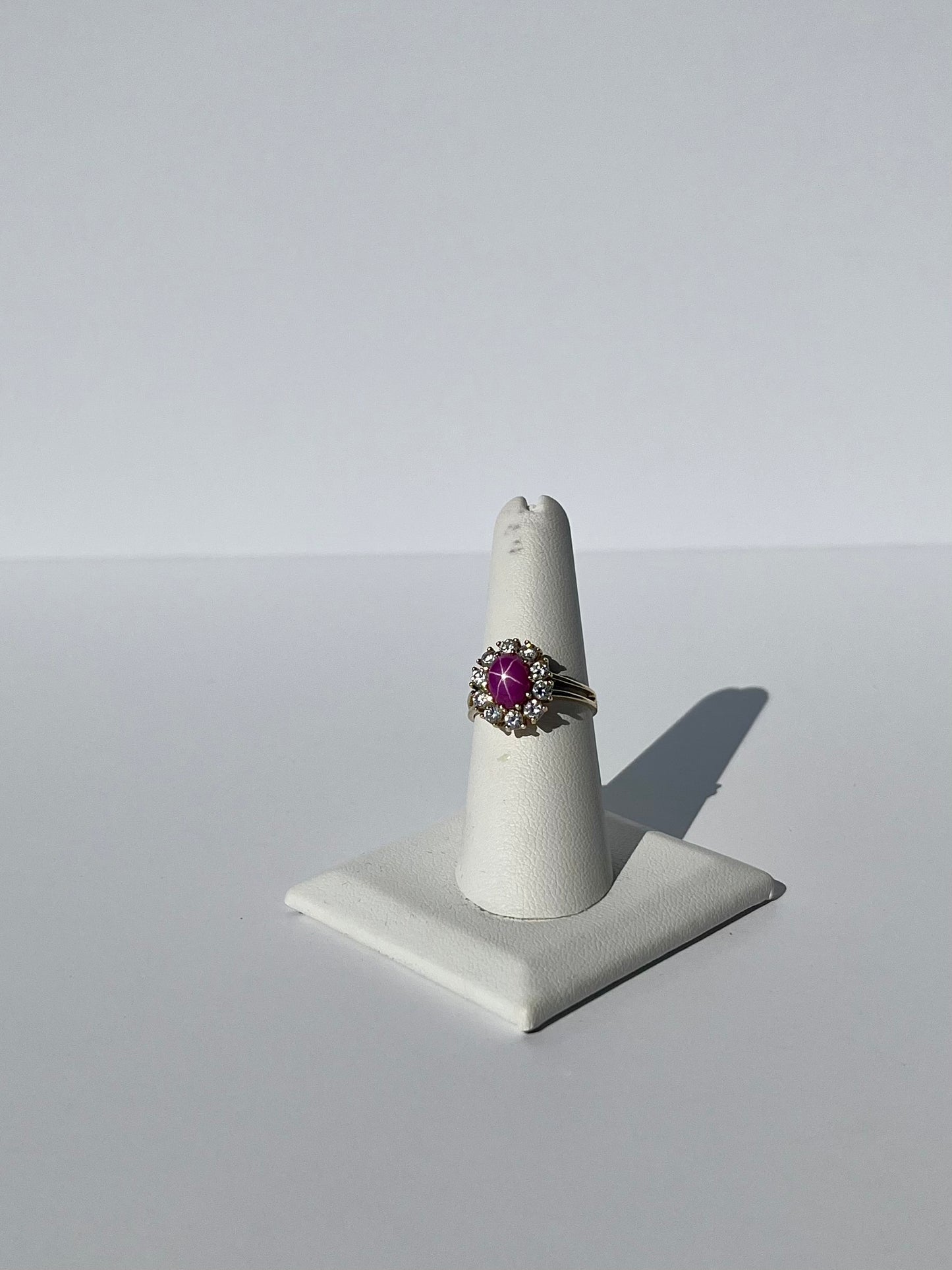 Bague en or 14 carats avec cabochon en rubis étoilé et spinelle, 3 carats