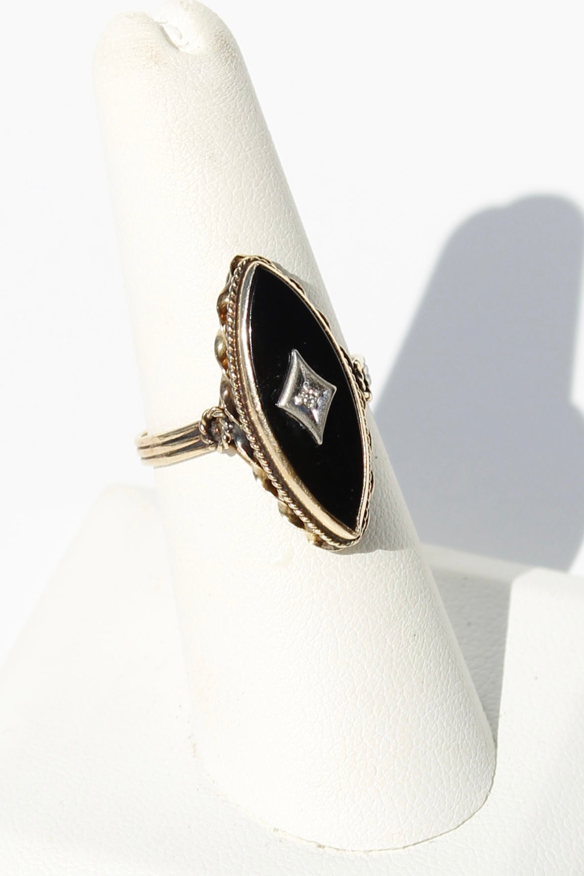 Edwardian Onyx & Diamond-Inlaid Ring, 2.53 Carats 18K Gold & Platinum