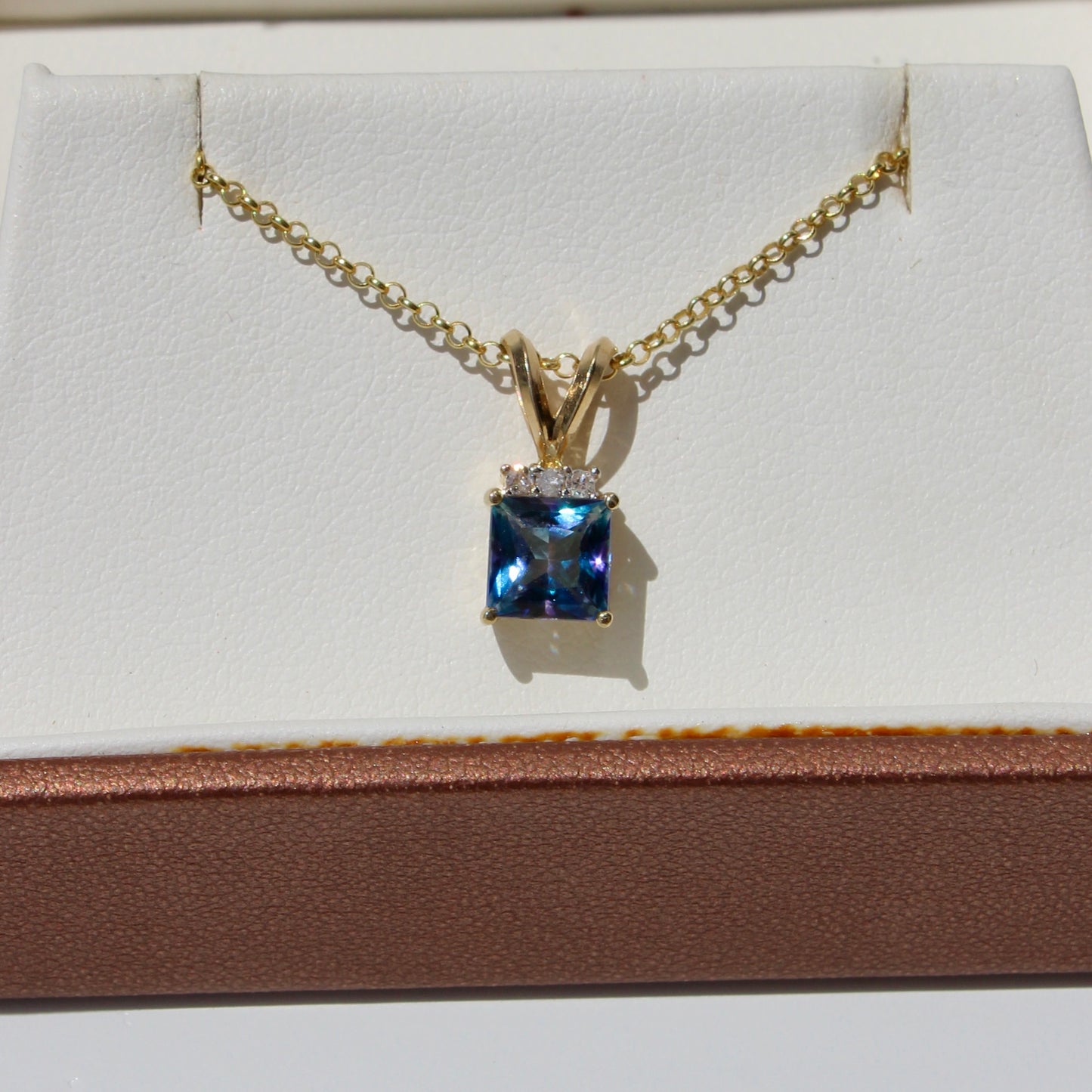 Alexandrite & Diamond Pendant, 1.37 Carats 10K Gold