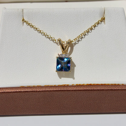 Alexandrite & Diamond Pendant, 1.37 Carats 10K Gold