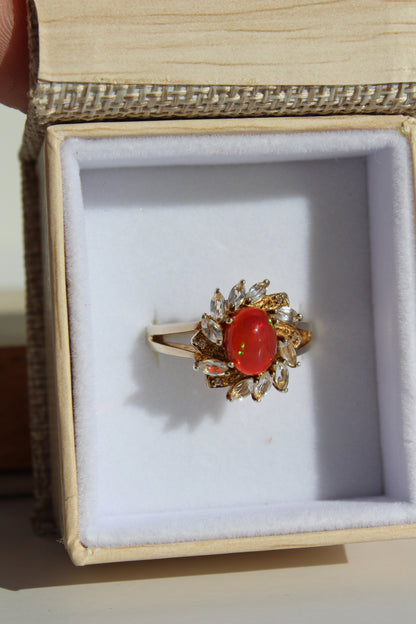 AVIS - Bague cabochon d'ambre opalescente et topaze blanche - Or 9 carats 4 CTW