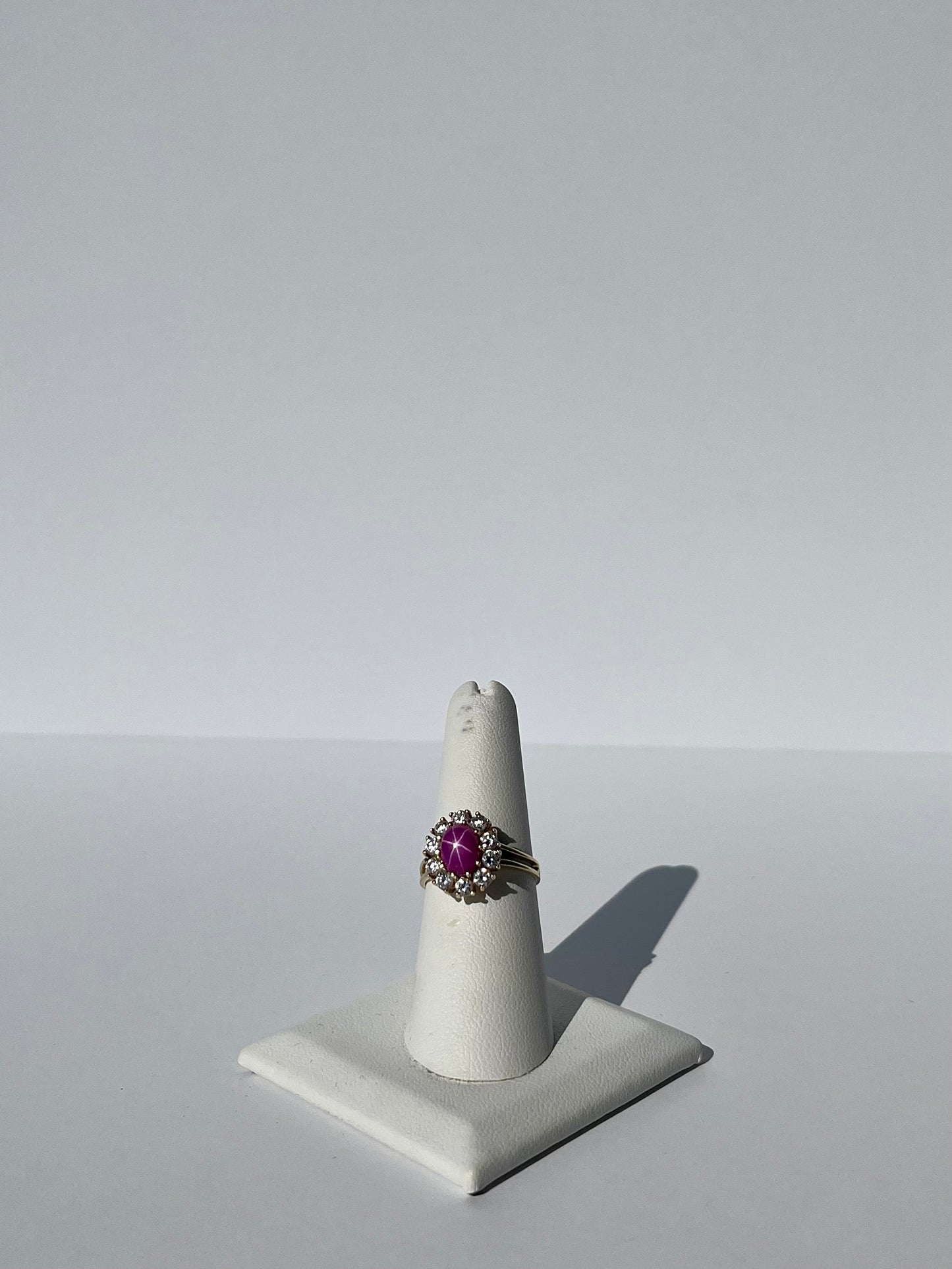 Bague en or 14 carats avec cabochon en rubis étoilé et spinelle, 3 carats