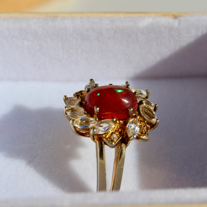 AVIS - Bague cabochon d'ambre opalescente et topaze blanche - Or 9 carats 4 CTW