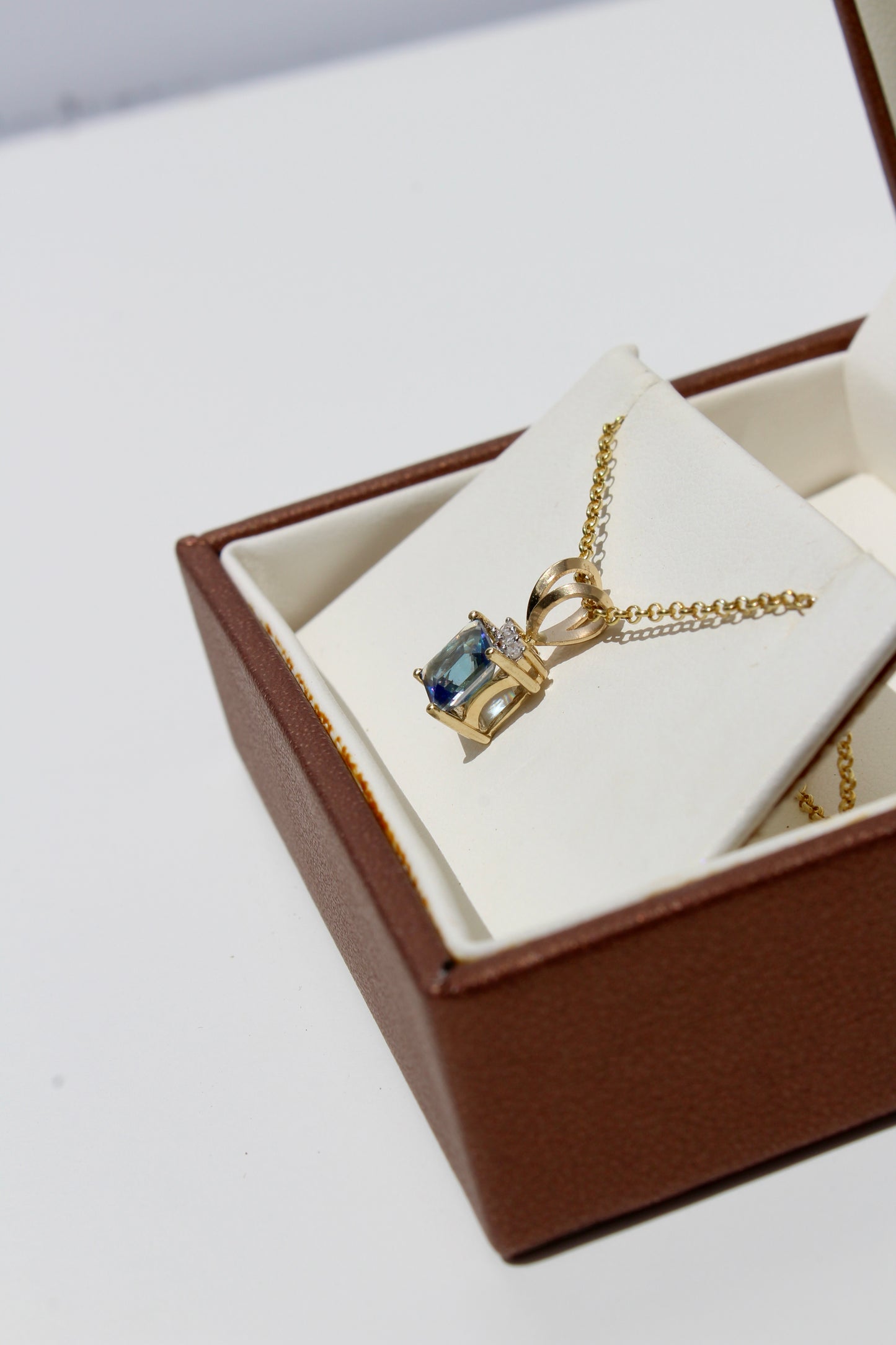 Alexandrite & Diamond Pendant, 1.37 Carats 10K Gold