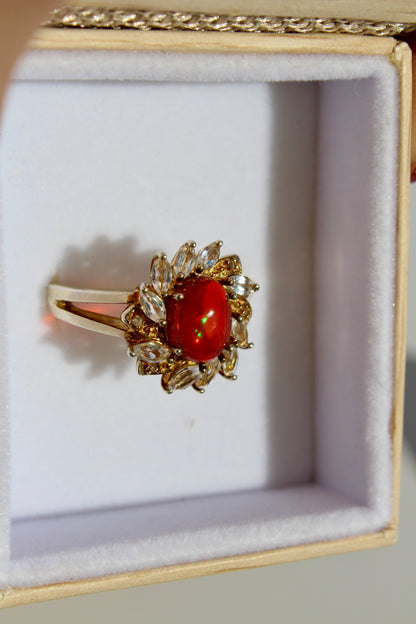 AVIS - Bague cabochon d'ambre opalescente et topaze blanche - Or 9 carats 4 CTW
