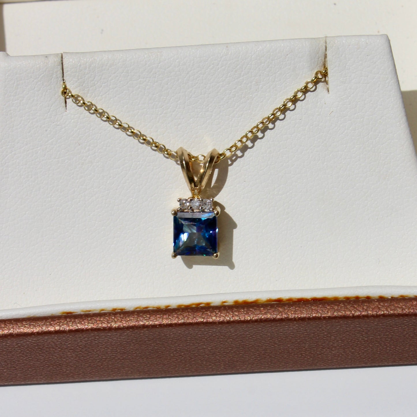Alexandrite & Diamond Pendant, 1.37 Carats 10K Gold