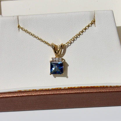 Alexandrite & Diamond Pendant, 1.37 Carats 10K Gold