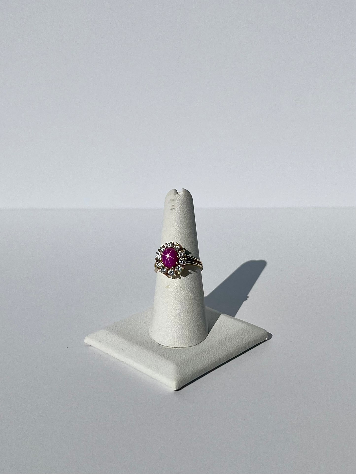 Bague en or 14 carats avec cabochon en rubis étoilé et spinelle, 3 carats