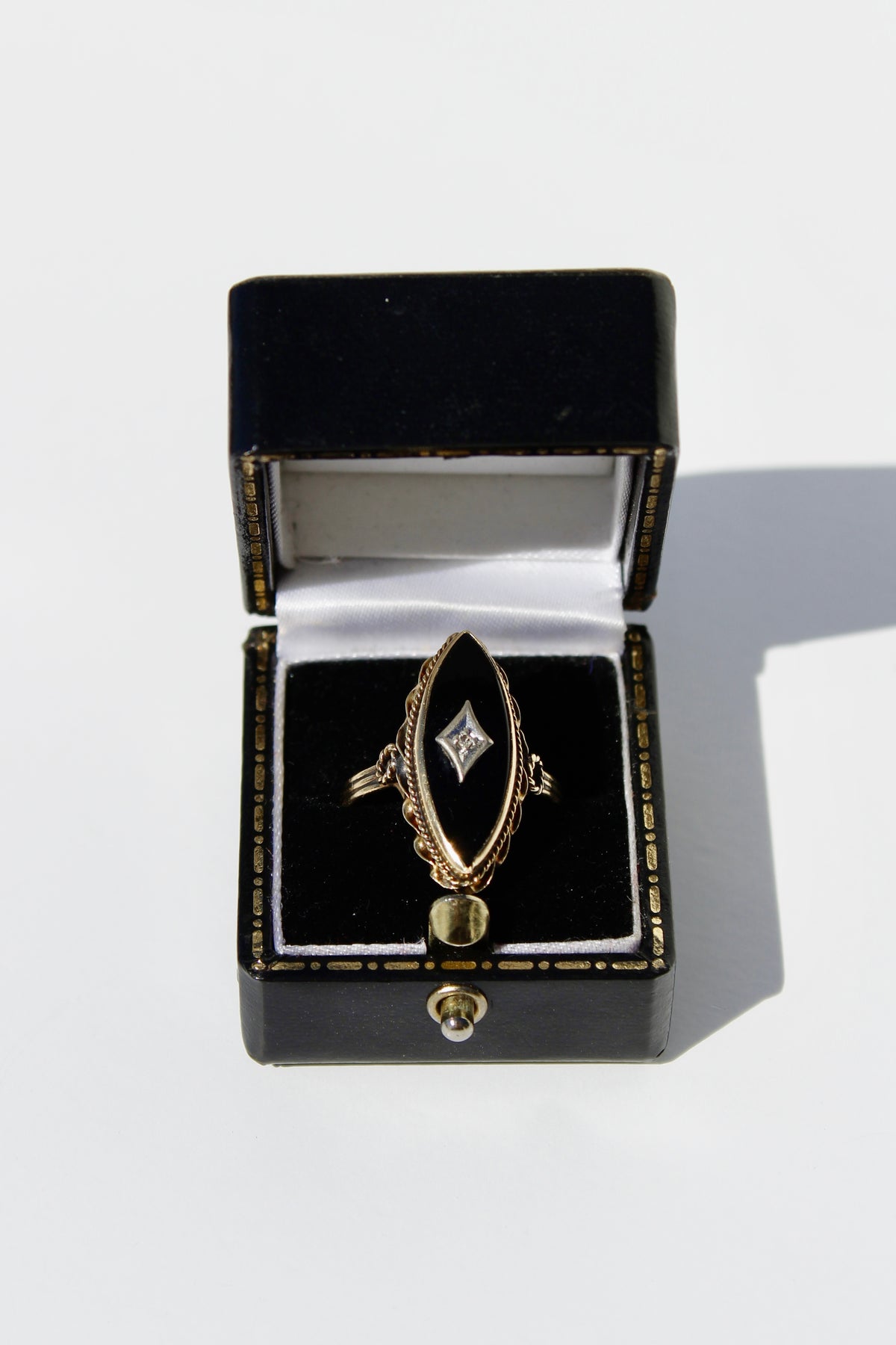 Edwardian Onyx & Diamond-Inlaid Ring, 2.53 Carats 18K Gold & Platinum