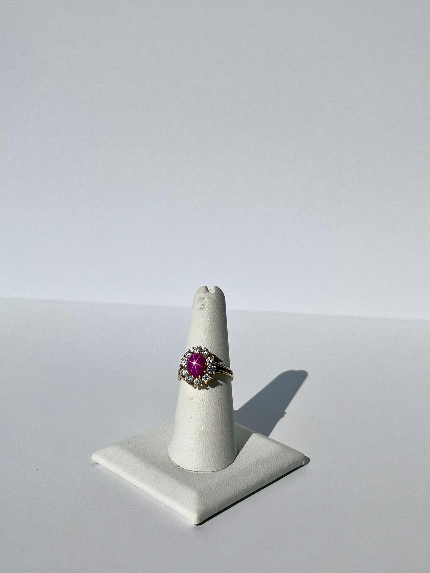 Bague en or 14 carats avec cabochon en rubis étoilé et spinelle, 3 carats