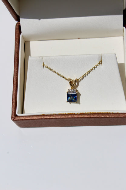 Alexandrite & Diamond Pendant, 1.37 Carats 10K Gold