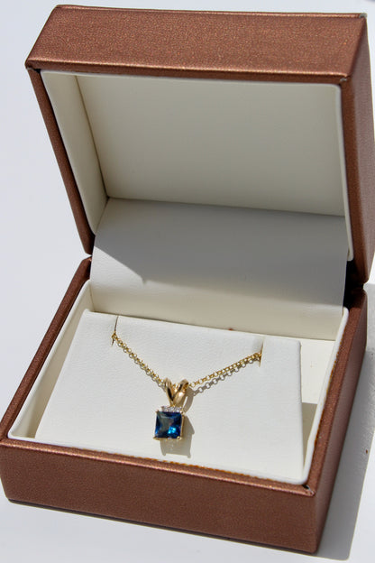 Alexandrite & Diamond Pendant, 1.37 Carats 10K Gold