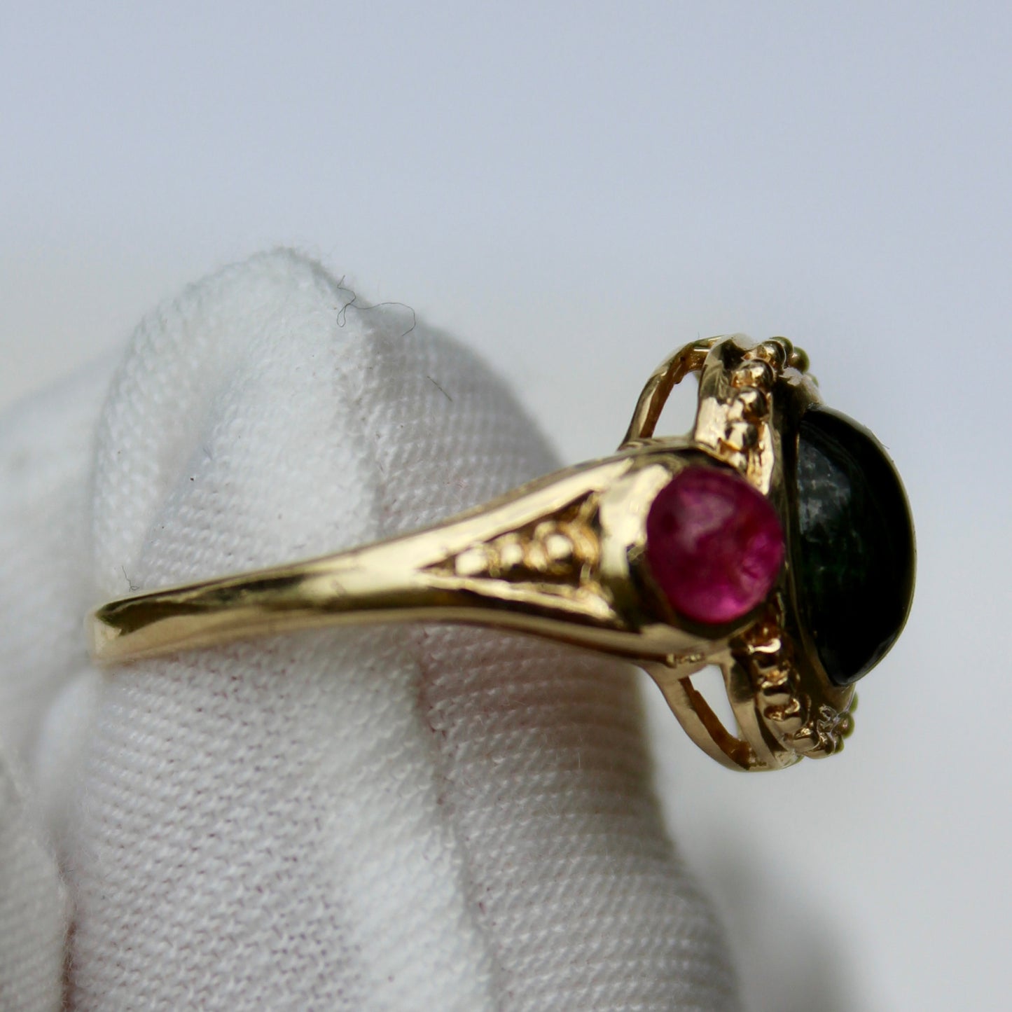 Antique Tourmaline Cabochon Ring, 2.1 Carats 10K Gold