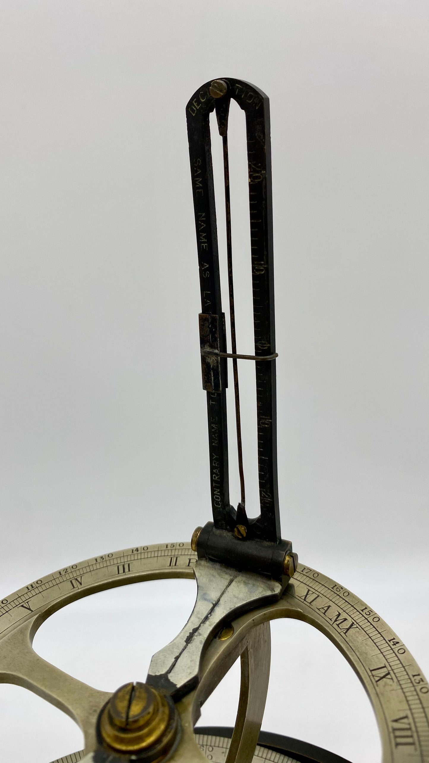 JA- Cadran solaire équinoxial et boussole magnétique de Londres