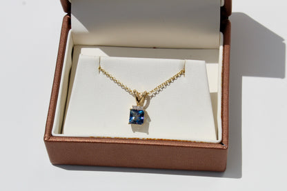 Alexandrite & Diamond Pendant, 1.37 Carats 10K Gold