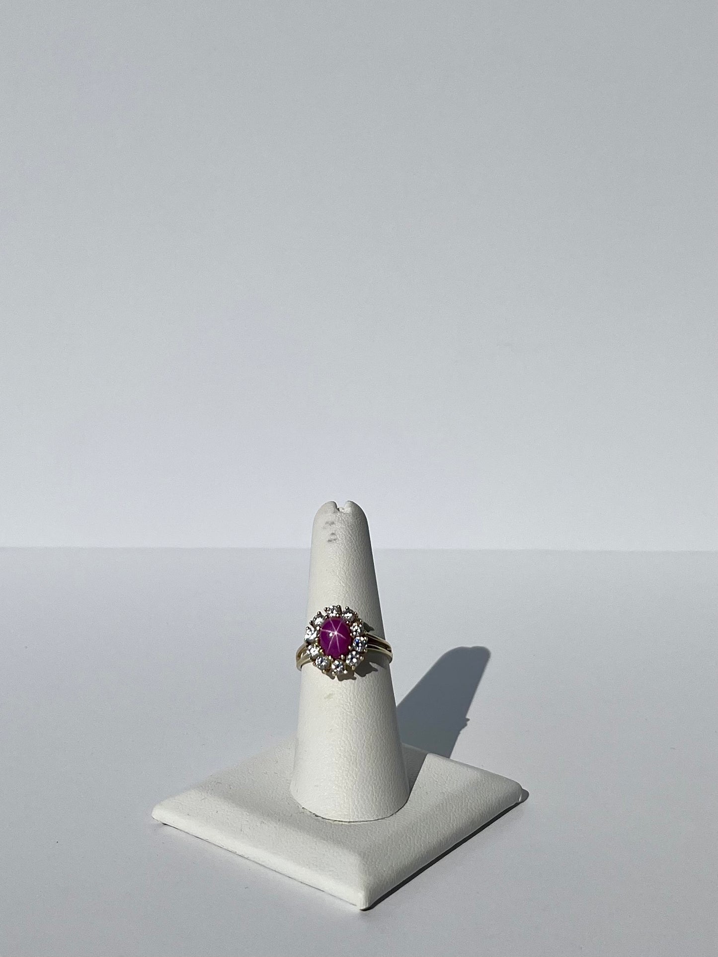 Bague en or 14 carats avec cabochon en rubis étoilé et spinelle, 3 carats