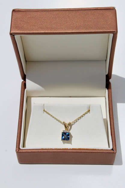 Alexandrite & Diamond Pendant, 1.37 Carats 10K Gold