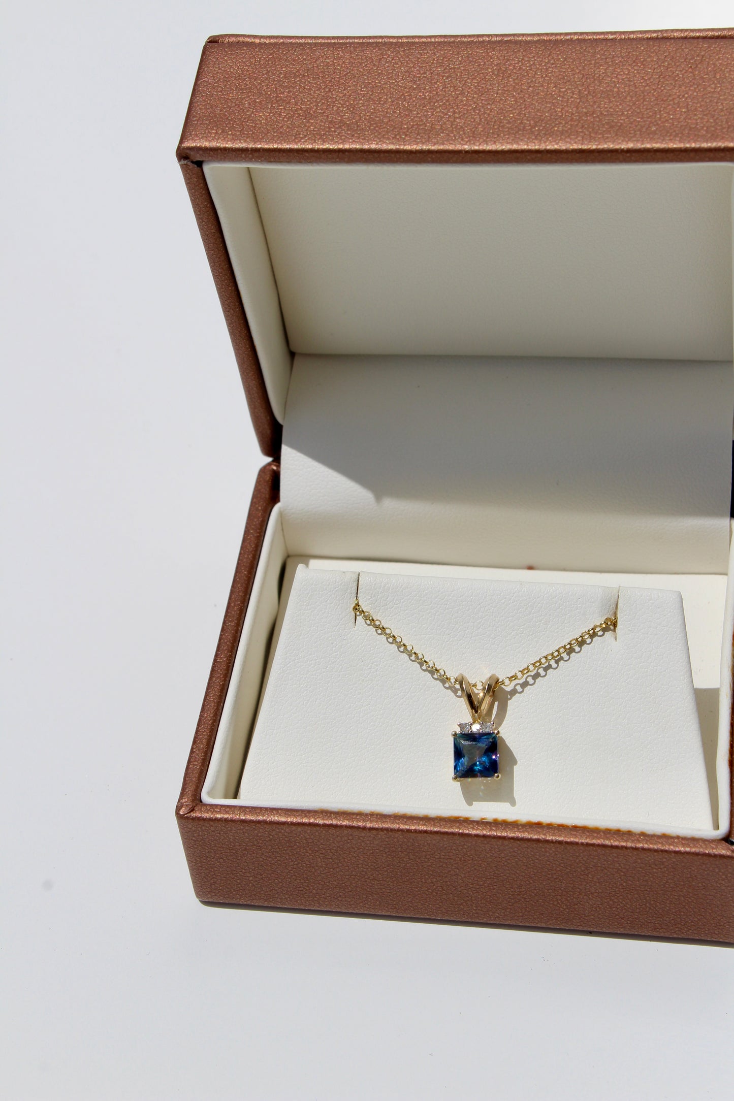 Alexandrite & Diamond Pendant, 1.37 Carats 10K Gold