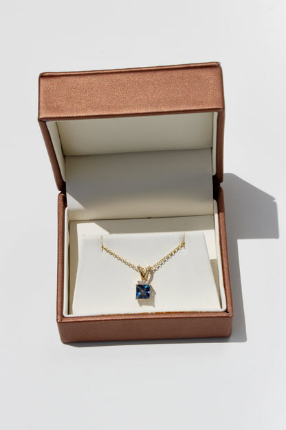Alexandrite & Diamond Pendant, 1.37 Carats 10K Gold