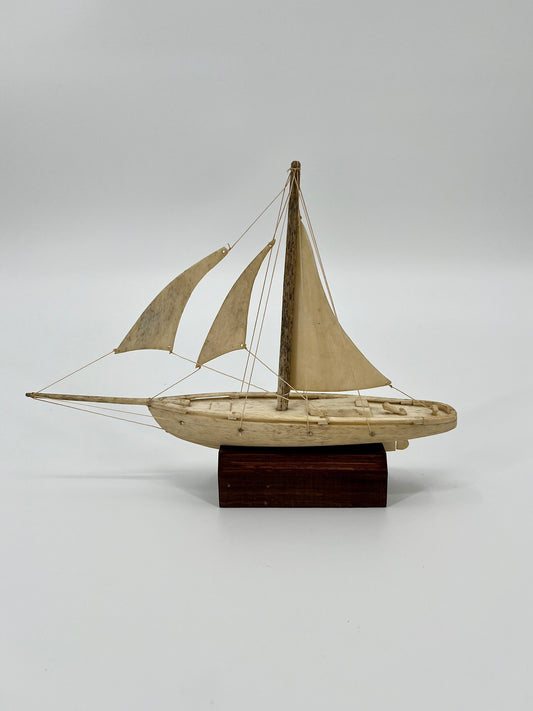 Maquette de navire en os de prisonnier de guerre napoléonien