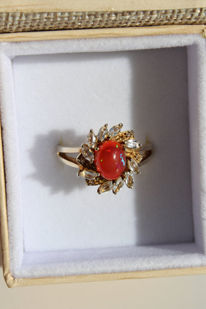 AVIS - Bague cabochon d'ambre opalescente et topaze blanche - Or 9 carats 4 CTW