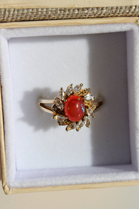 AVIS - Bague cabochon d'ambre opalescente et topaze blanche - Or 9 carats 4 CTW
