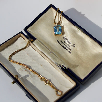 Collier en or 14 carats avec topaze bleue taille émeraude, 4 ct