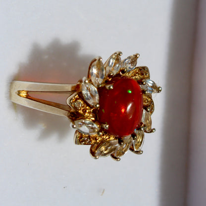 AVIS - Bague cabochon d'ambre opalescente et topaze blanche - Or 9 carats 4 CTW